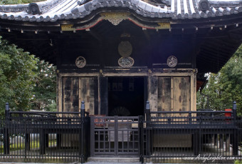 A photograph of the Toshogu Shrine, Konchi in Temple grounds, Kyoto, Japan